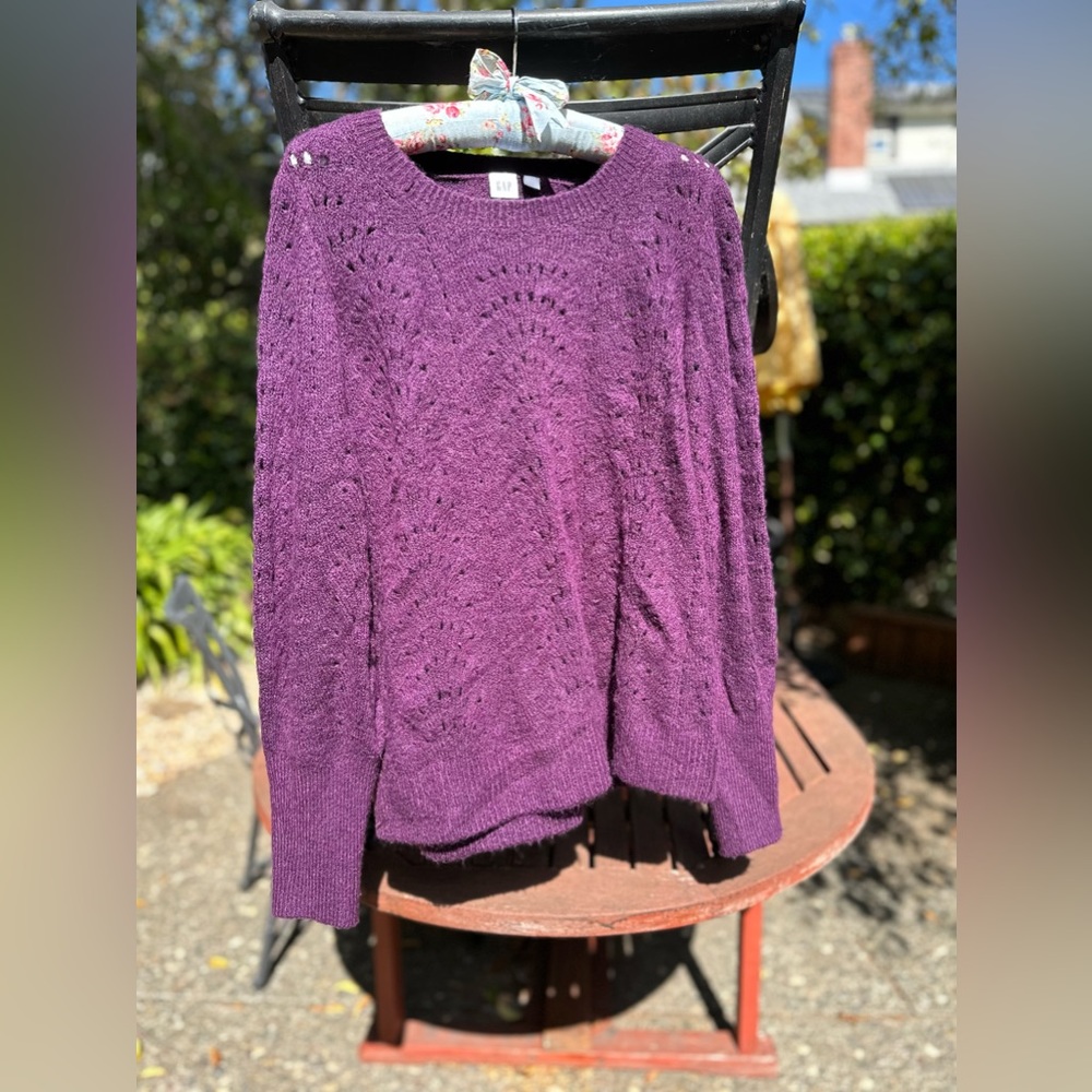 Purple warm sweater in great condition Medium GAP